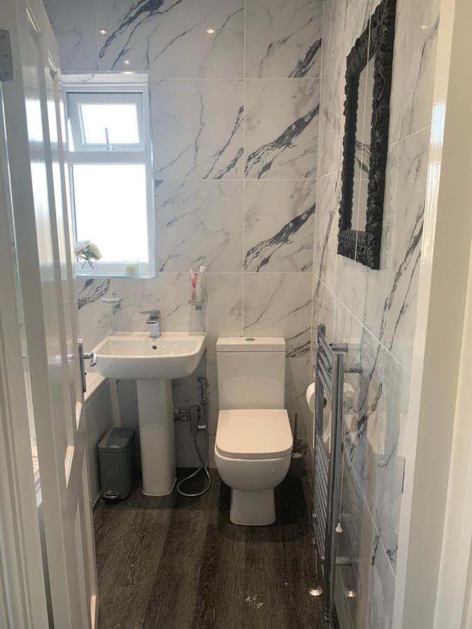 Modern 3 Bedroom Luxury Home With Private Drive Idle Exteriör bild